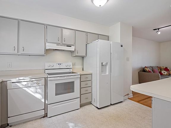 5th image of 106 Weatherstone Dr Unit A