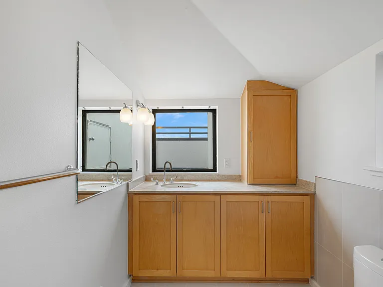 2048 13th Ave W #8 — Photo 32