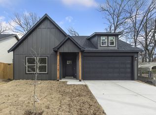 200 Meadow Lake Dr, Mabank, TX 75156