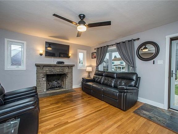 3rd image of 3229 Longwood Dr