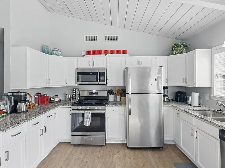 743 Greenhaven Dr — Photo 13