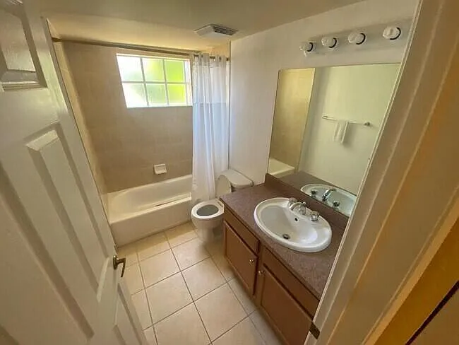 135 NW 5th Ave #3 — Photo 18