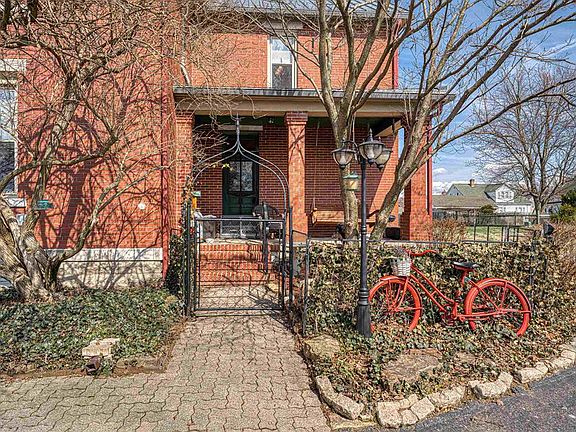 5th image of 210 Main St