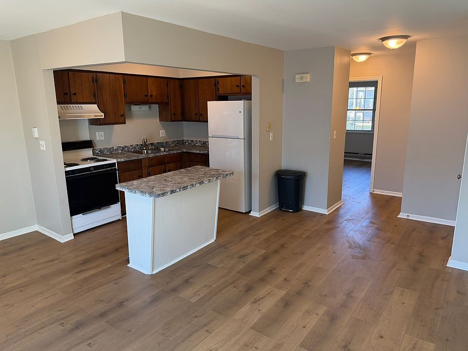 Living Room/Kitchen