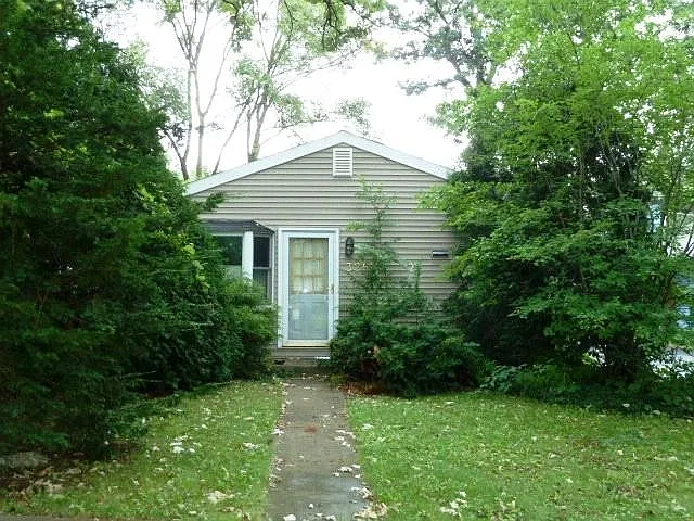 326 N Lakeshore Dr photo 1