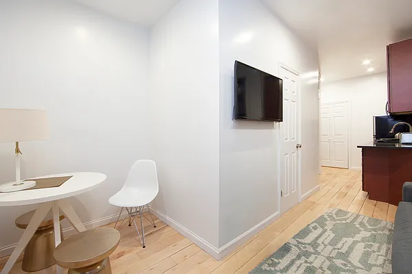 Rented by R New York | media 27