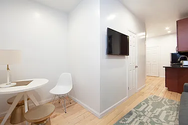 Rented by R New York