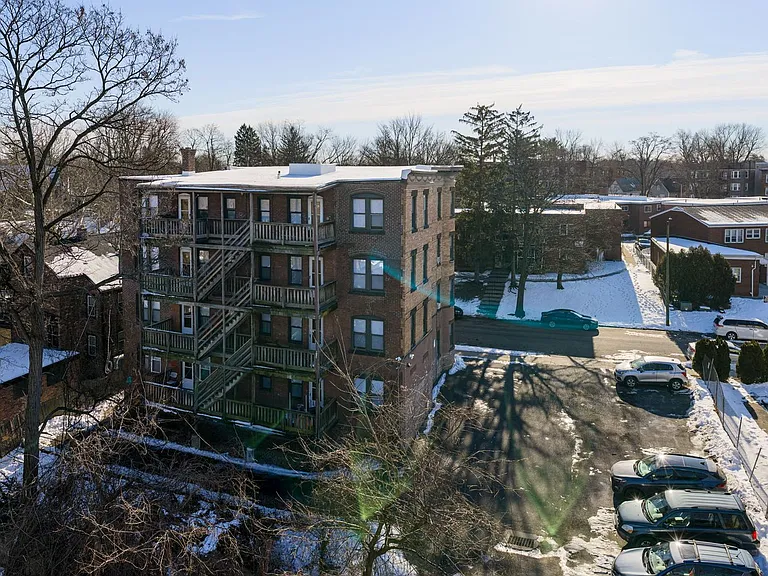 92 Woodside Terrace — Photo 37