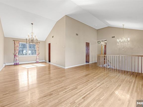 4th image of 31 Virgil Rd