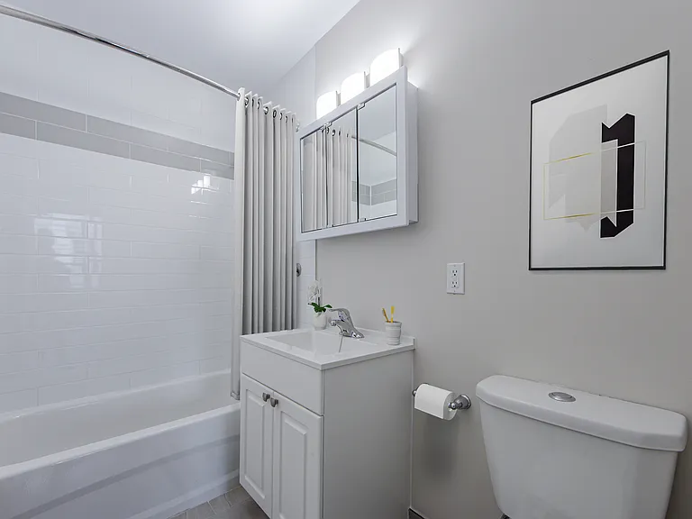 165 Erskine Ave — Photo 3