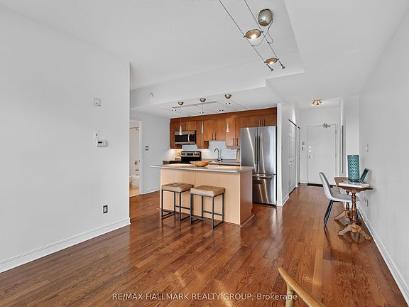 5th image of 134 York St #605