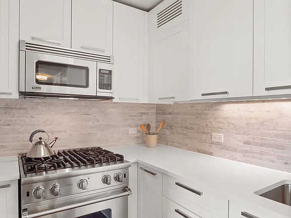 5th image of 200 E 94th St APT 814