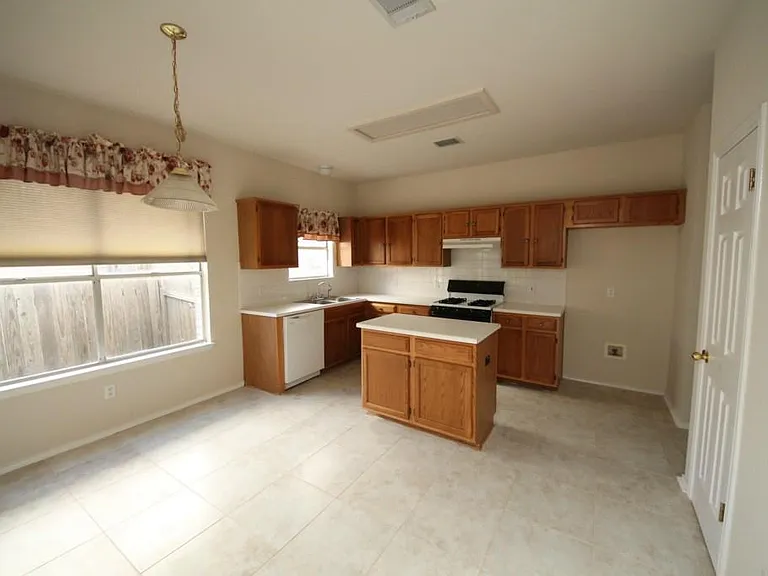 13453 Gent Dr — Photo 6