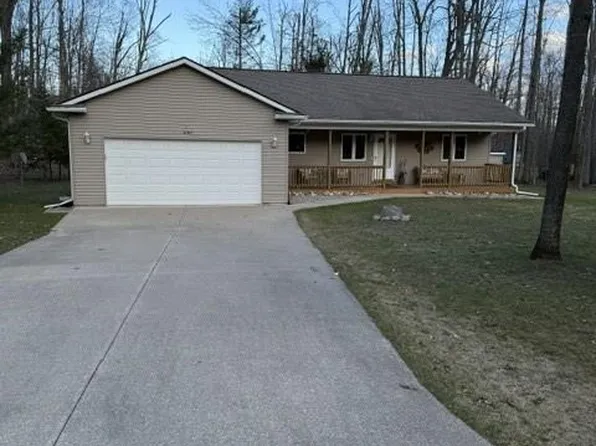6767 Whispering Pines Dr, Gaylord, MI 49735