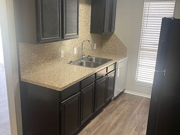 2nd image of 1402 S Wall St APT 6