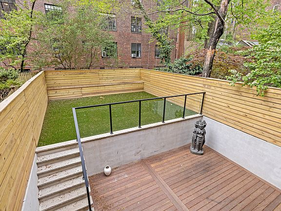 5th image of 442 W 22nd St