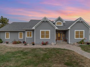 1052 Creekview Ln, Belle Plaine, MN 56011