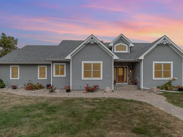 1052 Creekview Ln, Belle Plaine, MN 56011