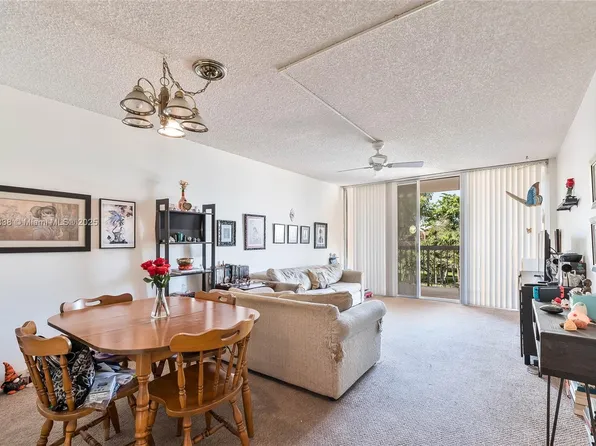 10985 SW 107th St APT 312, Miami, FL 33176