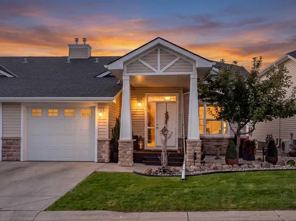 48 SE Tucker Cir, Okotoks, AB T1S 2J7