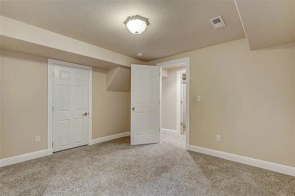 4884 Bittercreek Dr — Photo 1