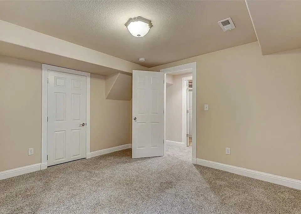 4884 Bittercreek Dr