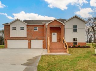 1400 E Command Ct, Nixa, MO 65714