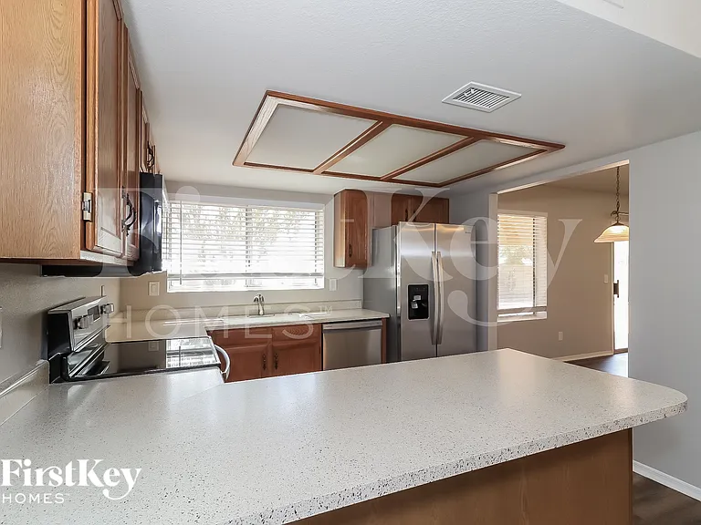8603 W Diana Ave — Photo 9