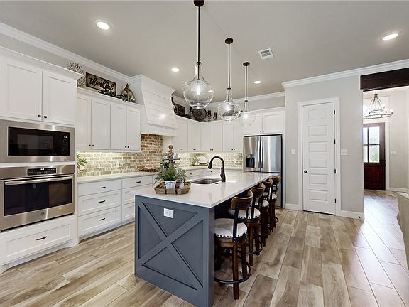 3rd image of 3261 Rose Hill Ln