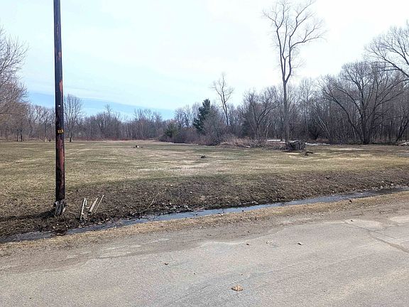 3rd image of 800-804 Picquet Dr