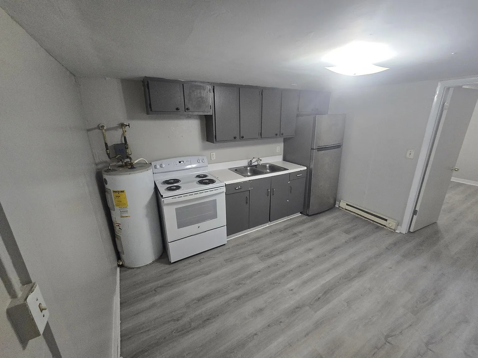 2 bed, 1.0 bath, $1,000 — Photo 3