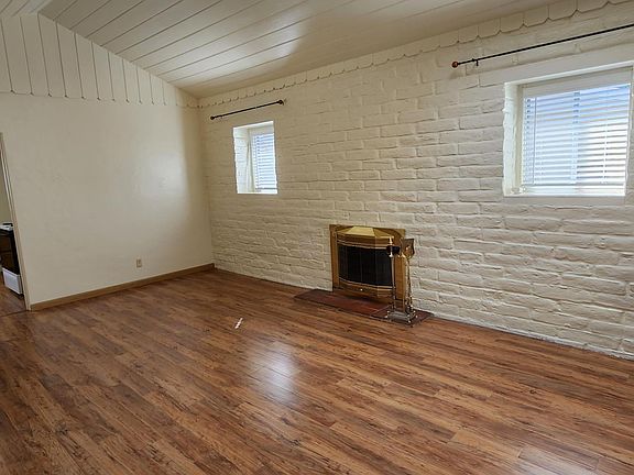 Large Living room NEW FLOORS