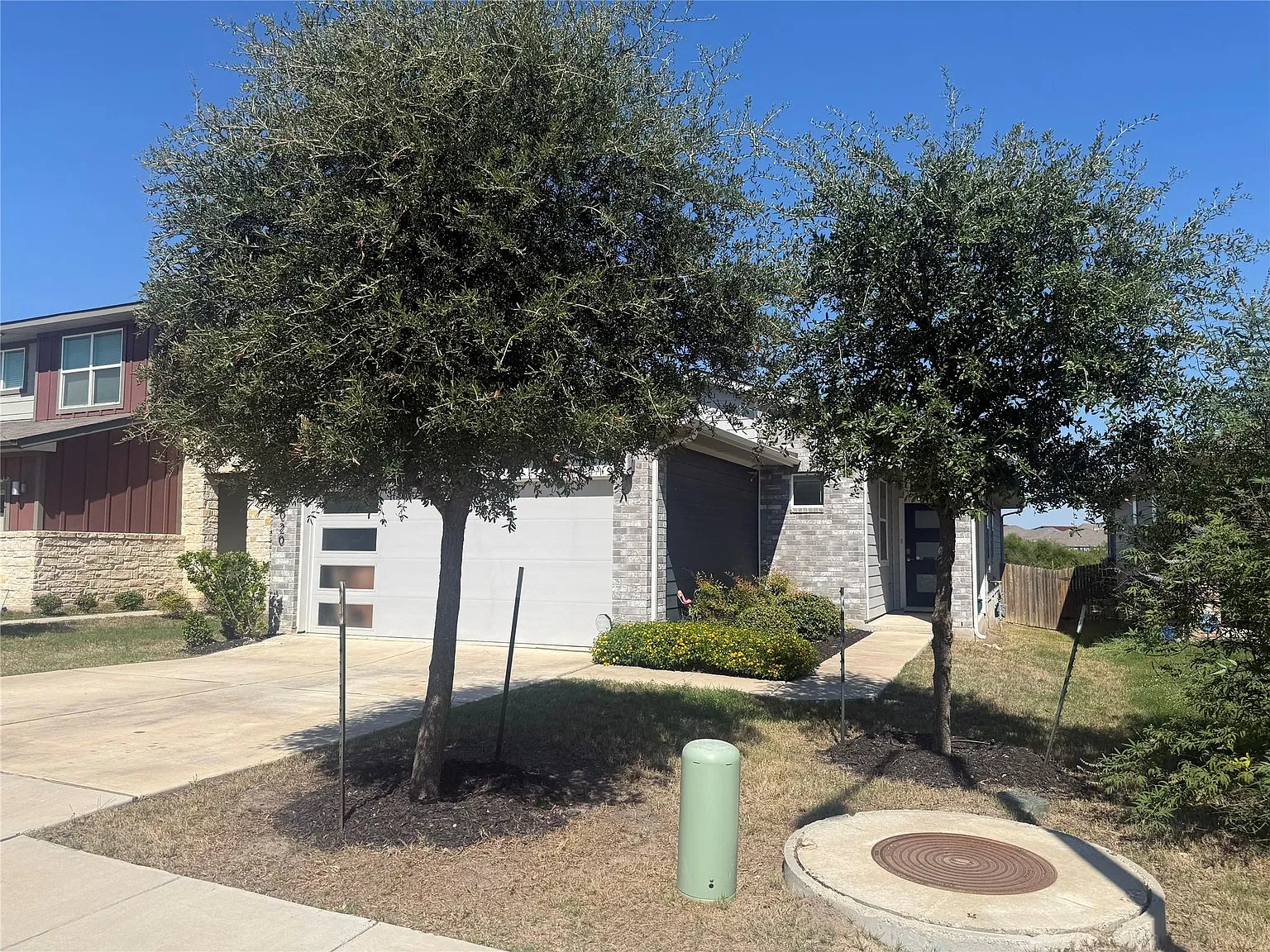 3 bed, 2.0 bath, 1563 sqft, $2,199 — Photo 2
