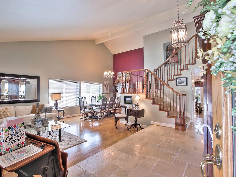 1st image of 143 Sprucemont Pl