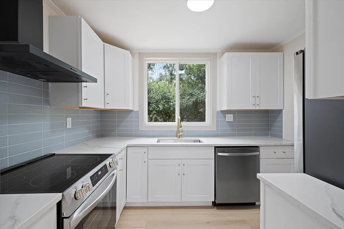 3 bed, 1150 sqft, $2,499 — Photo 2