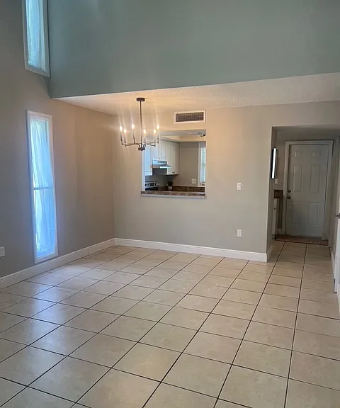 1000 Shorewinds Dr — Photo 3
