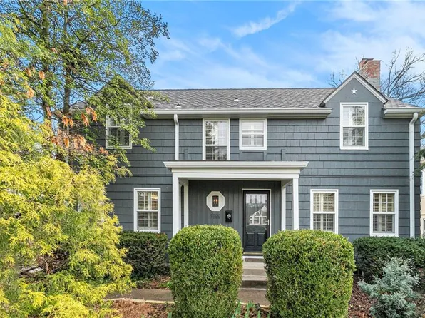 5366 Mission Woods Rd, Mission Woods, KS 66205