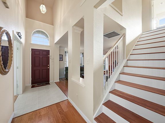 5th image of 1101 Larkspur Dr