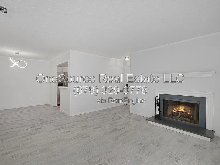 1410 Augusta Dr — Photo 7