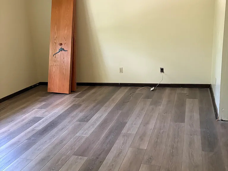 6993 Eisenhower Ave — Photo 14
