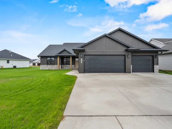 1399 Crossroads Dr, De Pere, WI 54115