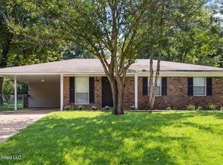 5670 Crestwood Dr, Horn Lake, MS 38637