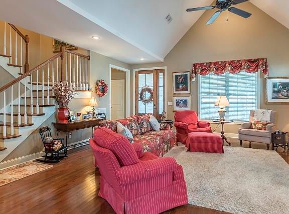 4th image of 881 E Lakeshore Dr