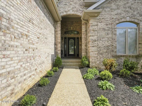8006 Hall Farm Dr, Louisville, KY 40291