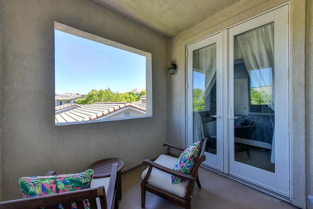 5 bed, 3440 sqft, $6,000 — Photo 2