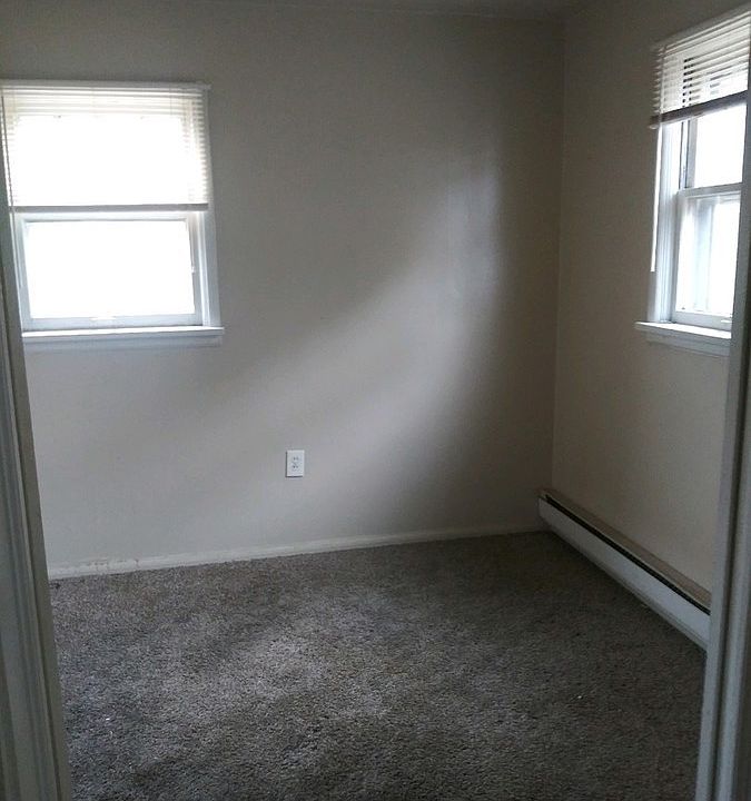 1st image of 420 Walnut St APT 4