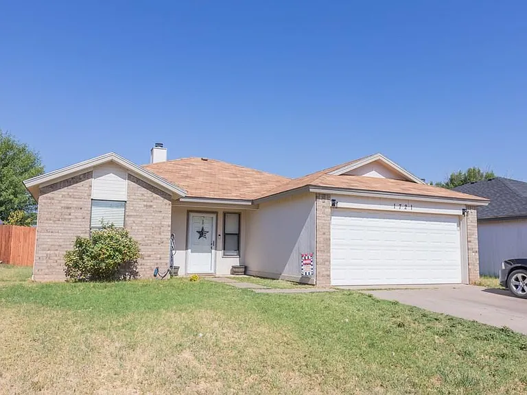 1721 Evelyn St — Photo 2