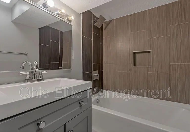 2023 Sullivant Ave — Photo 30