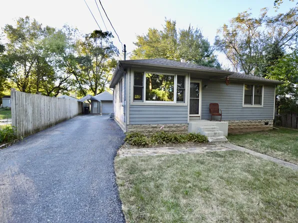 2605 Orchard Beach Rd, McHenry, IL 60050