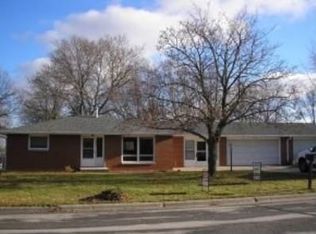 3617 Delahaut St, Green Bay, WI 54301